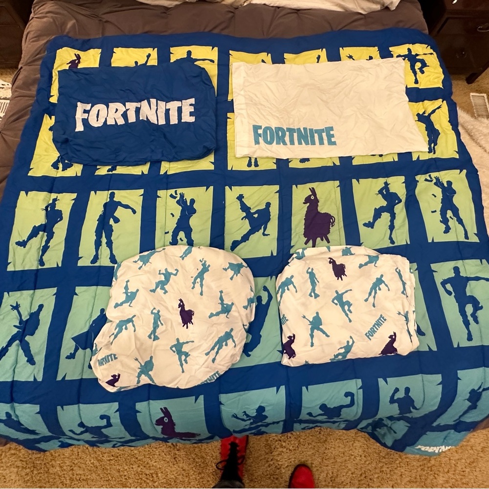 Fornite queen / full comforter and sheet set